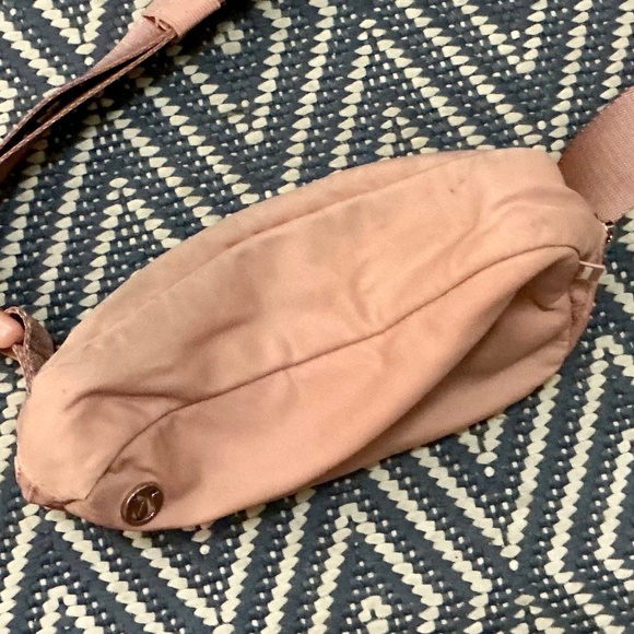 Lululemon Belt Bag Pink Pastel - Picture 3 of 5